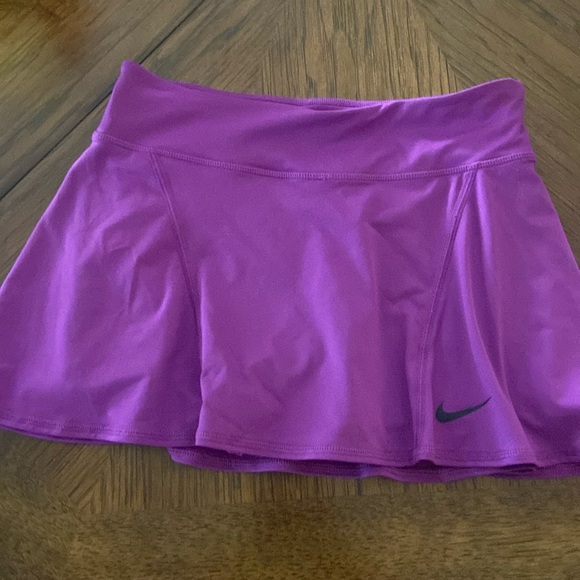 Nike Dresses & Skirts - Nike women’s tennis skirt size S